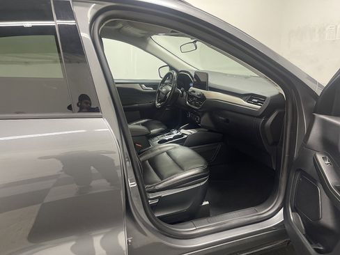 Used 2022 Ford Escape SEL w/ Technology Package AWD/4WD image 16