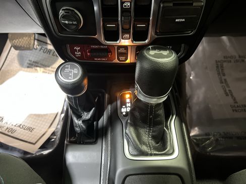 Used 2025 Jeep Wrangler Unlimited Rubicon 4xe w/ Convenience Group image 21