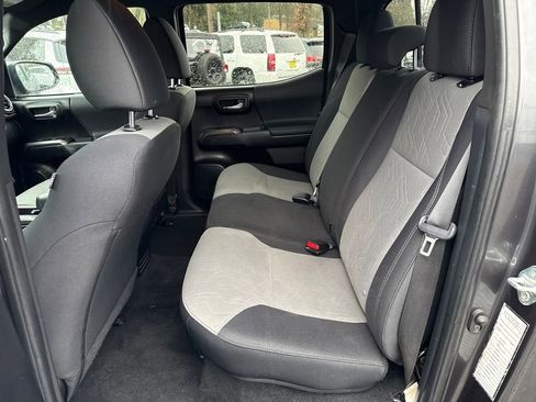 Used 2022 Toyota Tacoma TRD Off-Road w/ Technology Package image 14