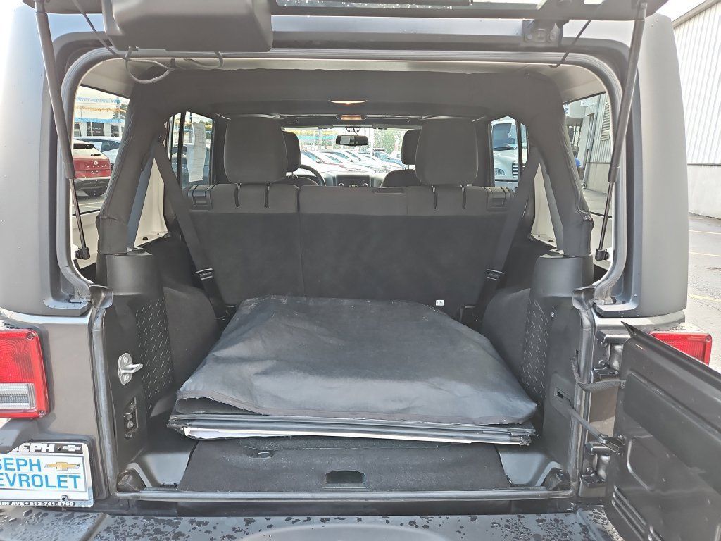 Used 2017 Jeep Wrangler Unlimited Sport w/ Quick Order Package 24S AWD/4WD image 9