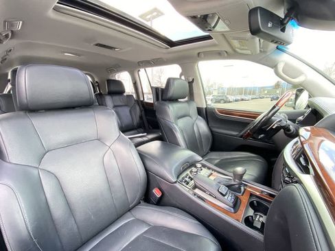 Used 2017 Lexus LX 570 4WD w/ Luxury Package image 28