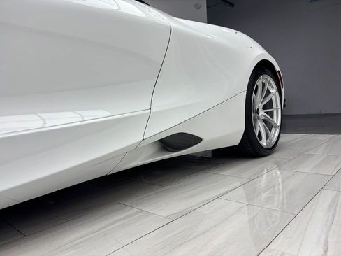 Used 2024 McLaren 750S Spider RWD image 17
