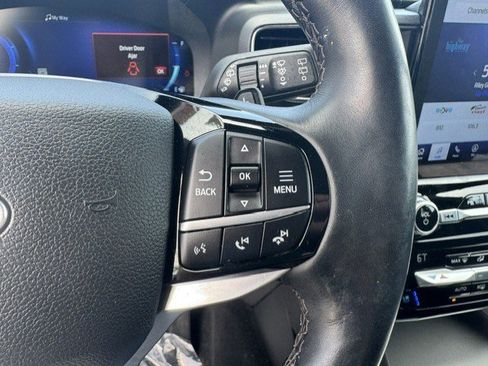 Used 2021 Ford Explorer Platinum w/ Equipment Group 601A AWD/4WD image 16
