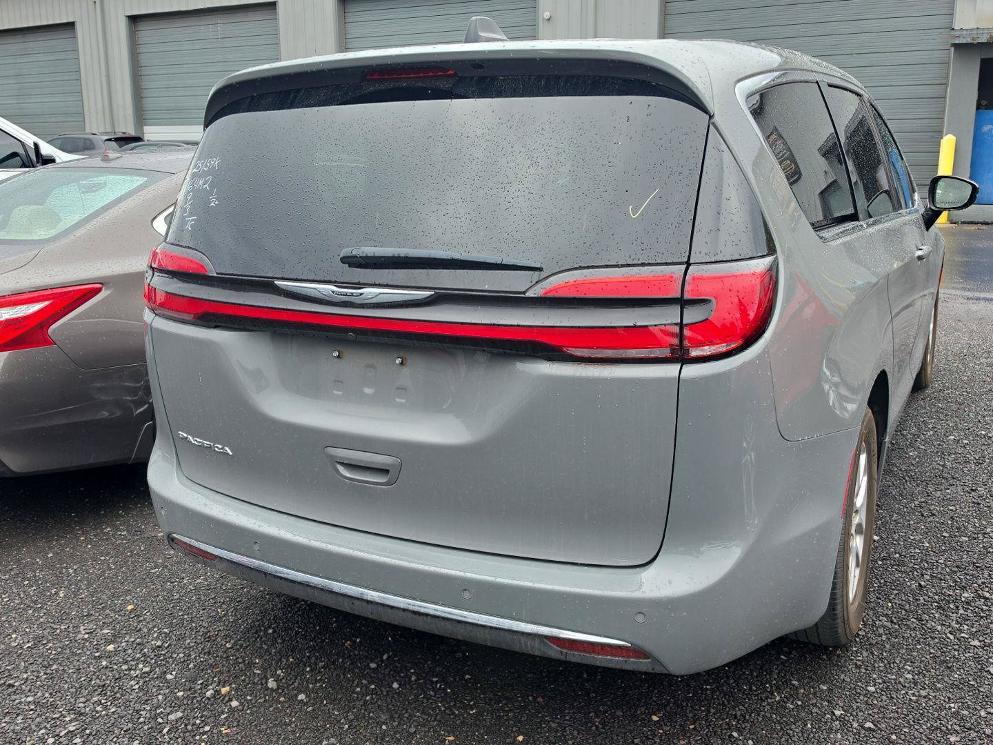 Certified 2025 Chrysler Pacifica Select FWD image 3