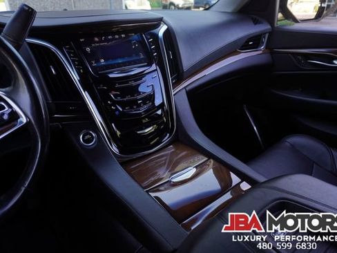 Used 2018 Cadillac Escalade Premium Luxury AWD/4WD image 22