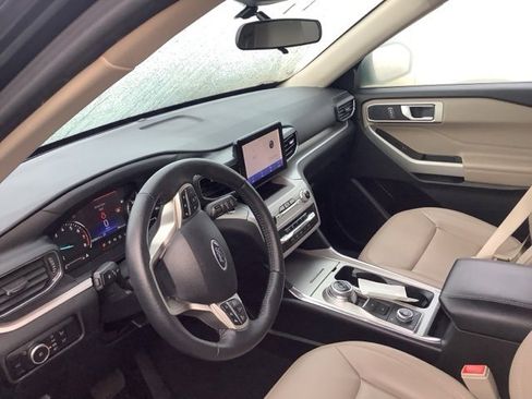 Used 2024 Ford Explorer XLT w/ Equipment Group 202A image 2