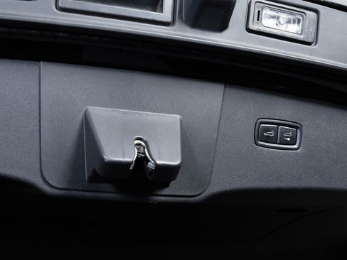 Used 2021 Porsche Cayenne Coupe image 16