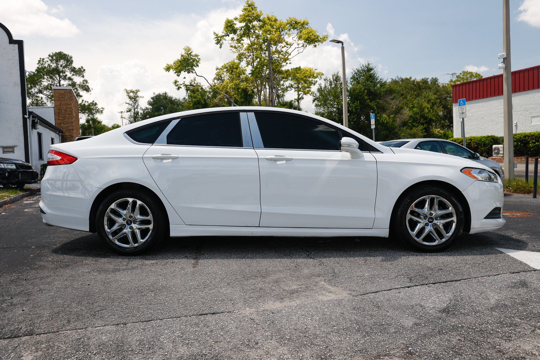 Used 2016 Ford Fusion SE FWD image 17