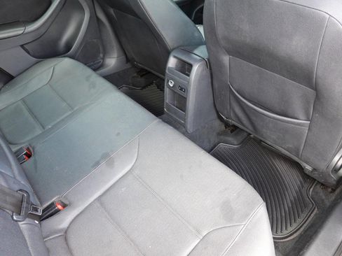 Used 2011 Volkswagen Jetta SE FWD image 19