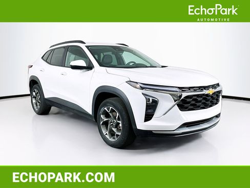 Used 2024 Chevrolet Trax LT image 1
