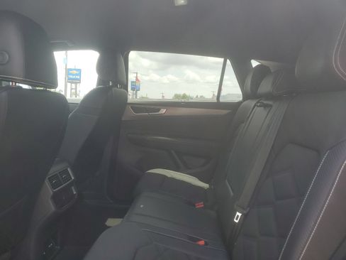 Used 2025 Volkswagen Atlas Cross Sport SE FWD image 11