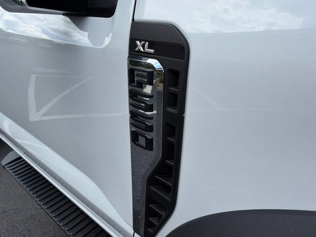 New 2026 Ford F550 4x4 Regular Cab Super Duty image 9