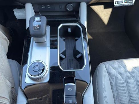 New 2025 Mitsubishi Outlander SEL image 28