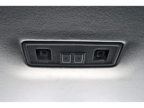 Used 2024 Volkswagen Tiguan SE w/ MDO Package, Three-Row image 16