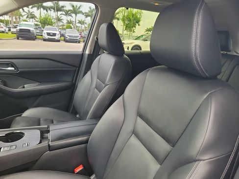 Used 2025 Nissan Rogue SL w/ SL Premium Package FWD image 17