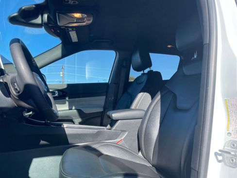 Used 2025 Jeep Compass Limited image 27