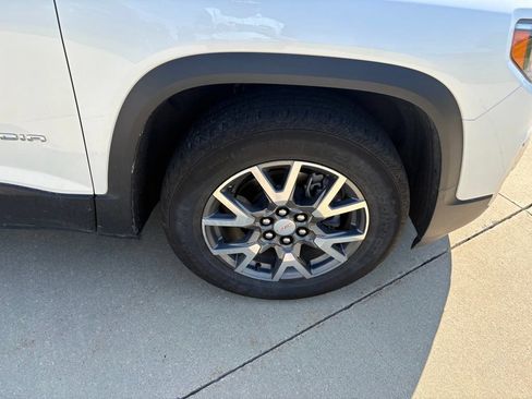 Used 2023 GMC Acadia SLT w/ Preferred Package AWD/4WD image 33