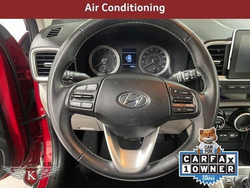 Used 2022 Hyundai Venue SEL image 15