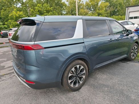 Used 2024 Kia Carnival EX FWD image 4