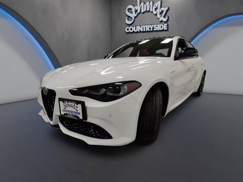 New 2025 Alfa Romeo Giulia AWD w/ Veloce Package AWD image 9