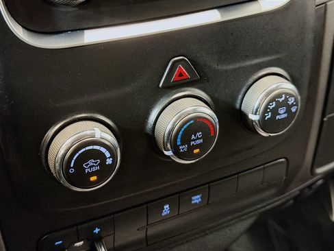 Used 2019 RAM 1500 Tradesman AWD/4WD image 17