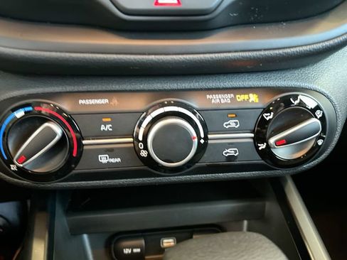 Certified 2023 Kia Soul LX FWD image 18