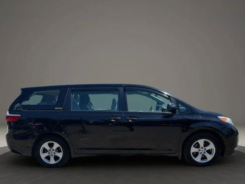 Used 2017 Toyota Sienna L FWD image 4