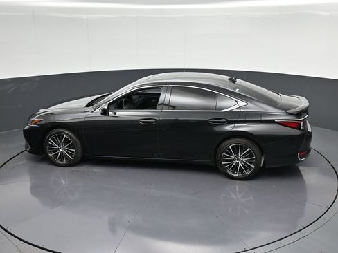 Used 2025 Lexus ES 300h w/ Premium Package FWD image 32