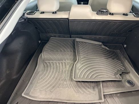 Used 2023 Toyota Prius XLE image 19