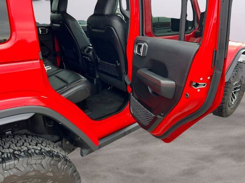 Used 2024 Jeep Wrangler Unlimited Rubicon AWD/4WD image 17