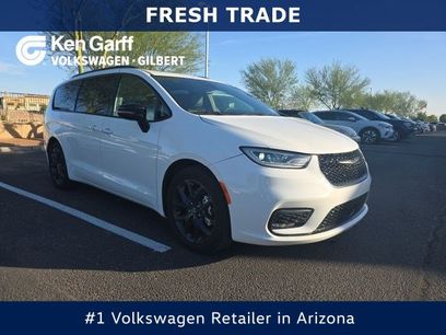 Used 2025 Chrysler Pacifica Limited
