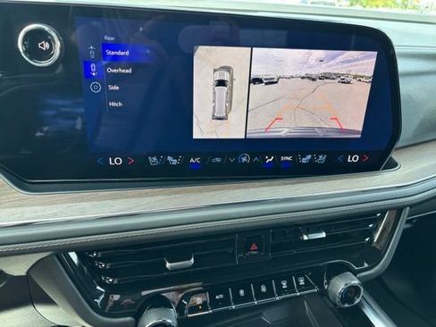 Certified 2025 Chevrolet Suburban High Country AWD/4WD image 32