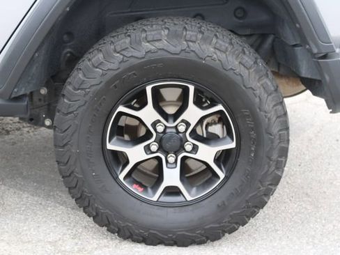 Used 2018 Jeep Wrangler Unlimited Rubicon w/ LED Lighting Group AWD/4WD image 6