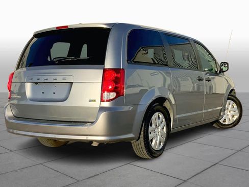 Used 2019 Dodge Grand Caravan SE w/ UConnect Hands-Free Group image 10