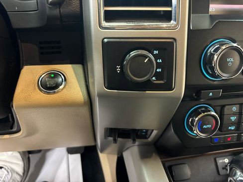 Used 2015 Ford F150 Lariat w/ Equipment Group 501A Mid AWD/4WD image 43