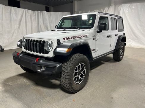 Used 2025 Jeep Wrangler Unlimited Rubicon AWD/4WD image 3