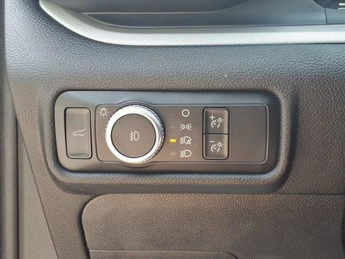 Used 2022 Ford Explorer XLT w/ Equipment Group 202A AWD/4WD image 18