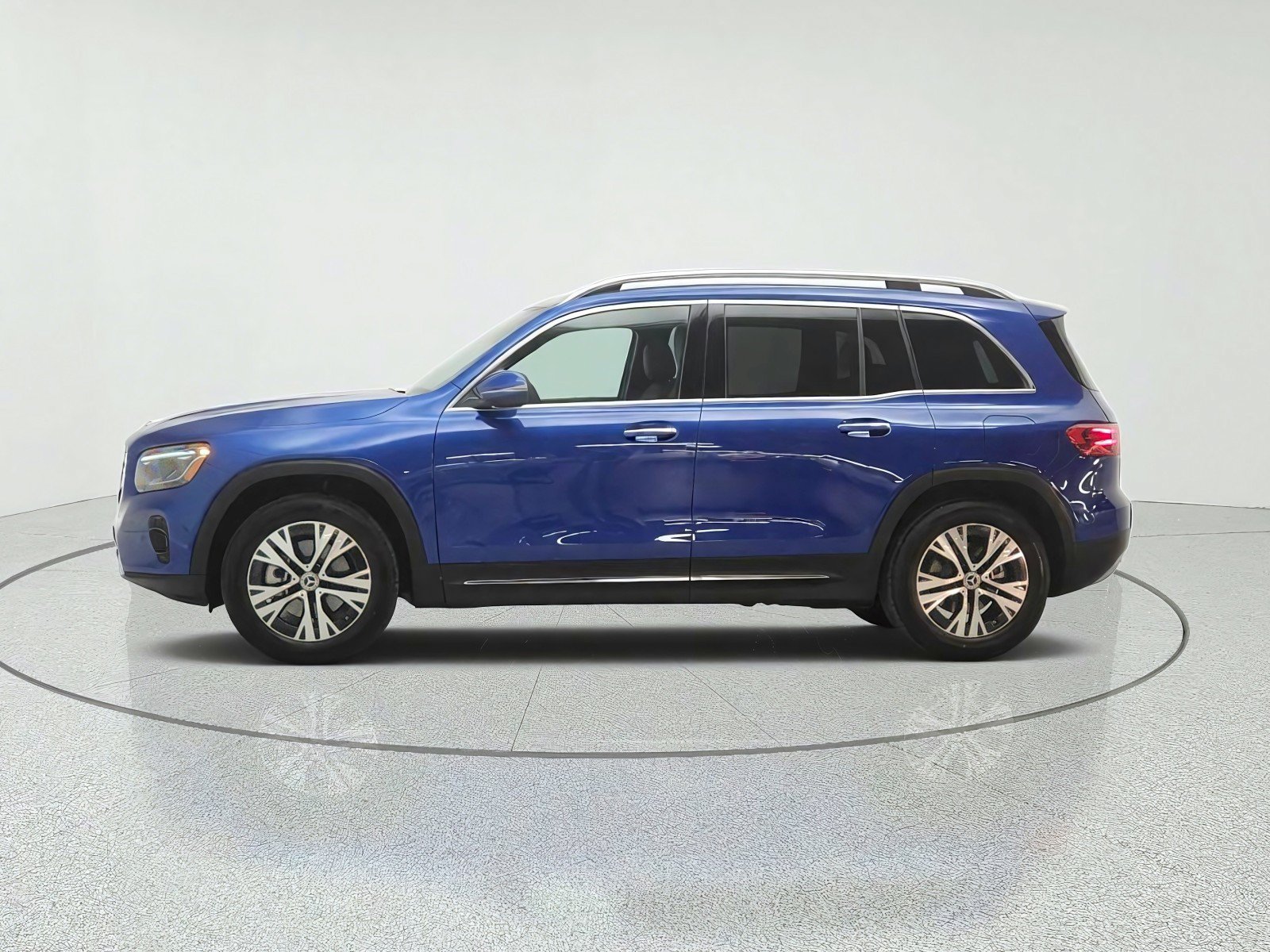 Used 2024 Mercedes-Benz GLB 250 4MATIC image 8