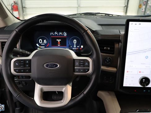 Used 2023 Ford Expedition Limited image 18