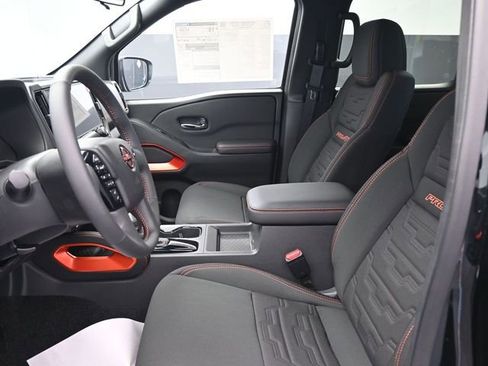 Used 2025 Nissan Frontier PRO-4X image 11