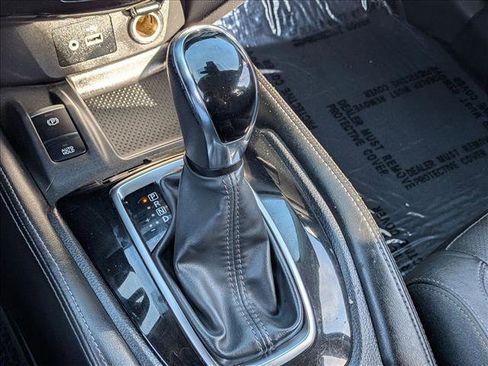 Used 2018 Nissan Rogue SL w/ Premium Package image 12