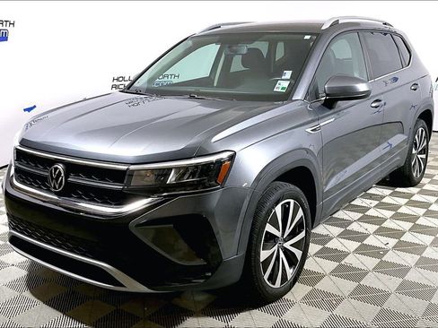 Used 2022 Volkswagen Taos SE FWD image 1
