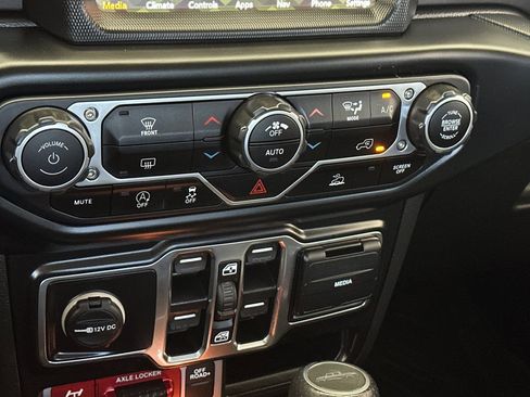 Used 2022 Jeep Gladiator Mojave w/ Trailer Tow Package AWD/4WD image 19