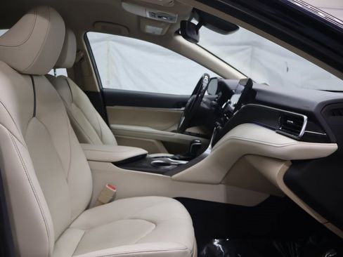 Used 2021 Toyota Camry XLE image 10