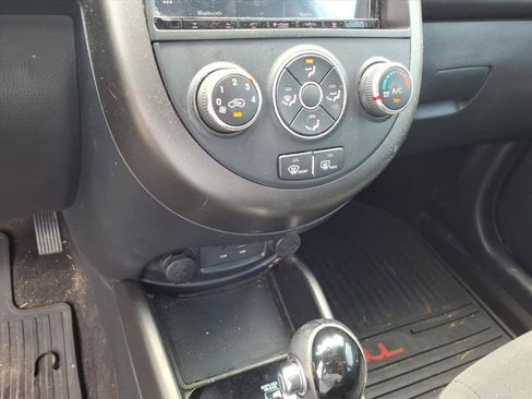 Used 2013 Kia Soul + w/ Audio Pkg FWD image 33
