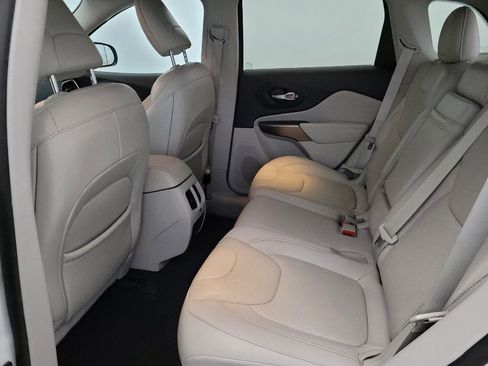 Used 2019 Jeep Cherokee Limited w/ Luxury Group image 18