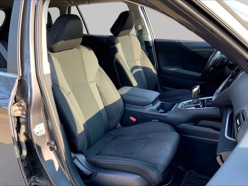 Used 2025 Subaru Outback Premium AWD/4WD image 9