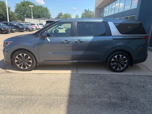 Used 2024 Kia Carnival EX FWD image 5