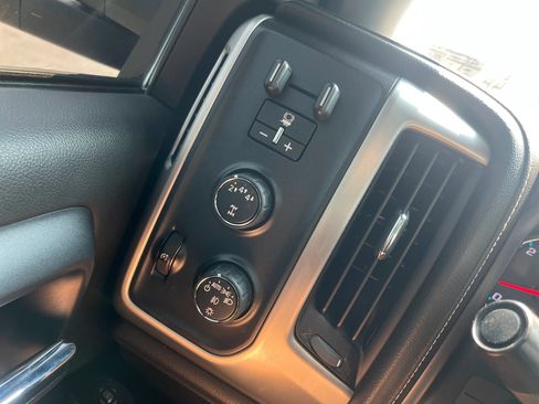 Used 2018 GMC Sierra 2500 SLE w/ HD SLE Preferred Plus Package AWD/4WD image 22