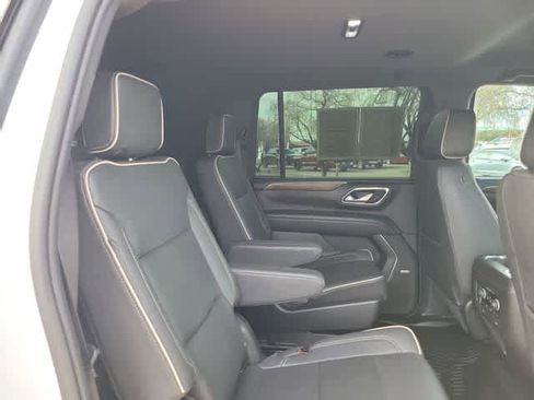 Used 2023 Chevrolet Suburban Premier image 21